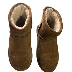 Bearpaw Suede Ankle Boots 2y
